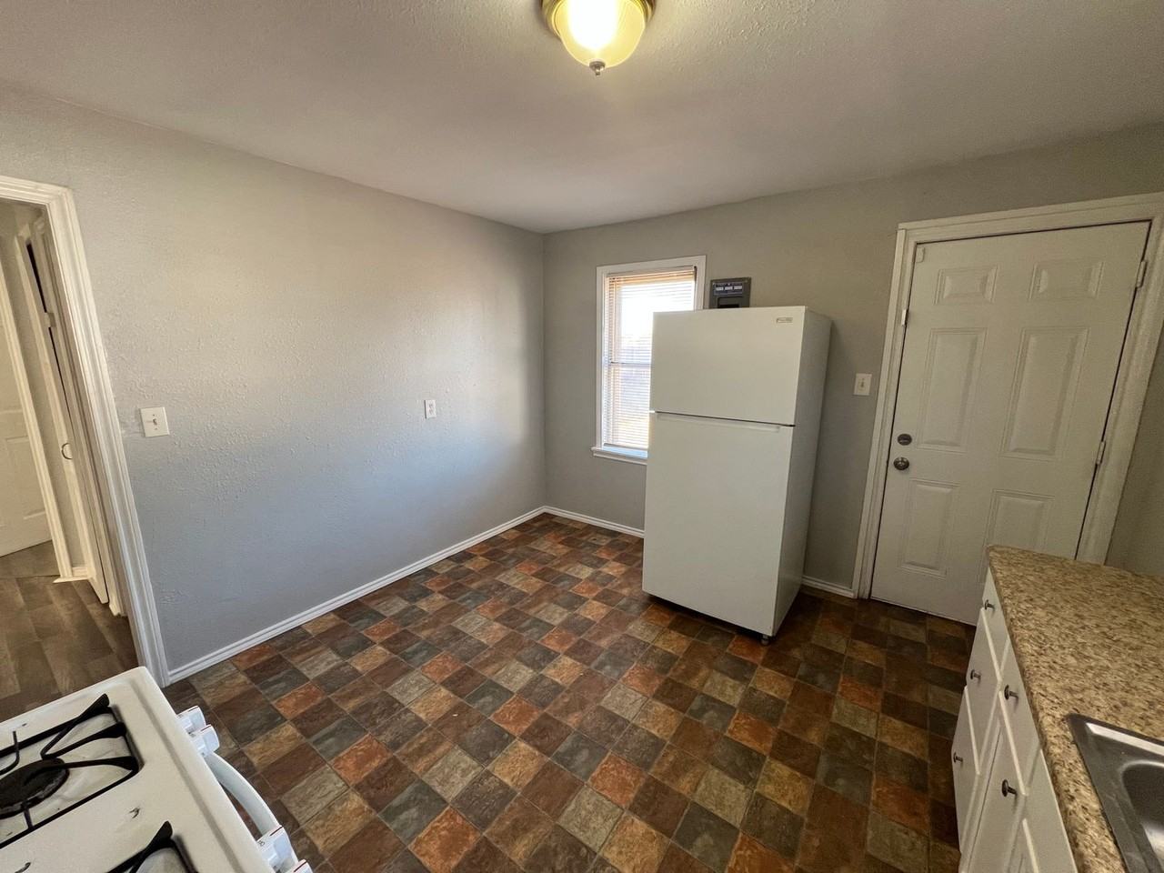 2612 Juniper Ave - Photo 5 of 11