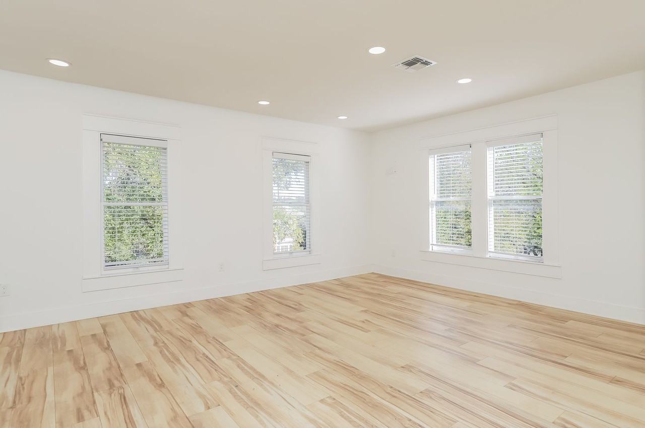 120 120 E Magnolia - 201 #201 - Photo 3 of 16