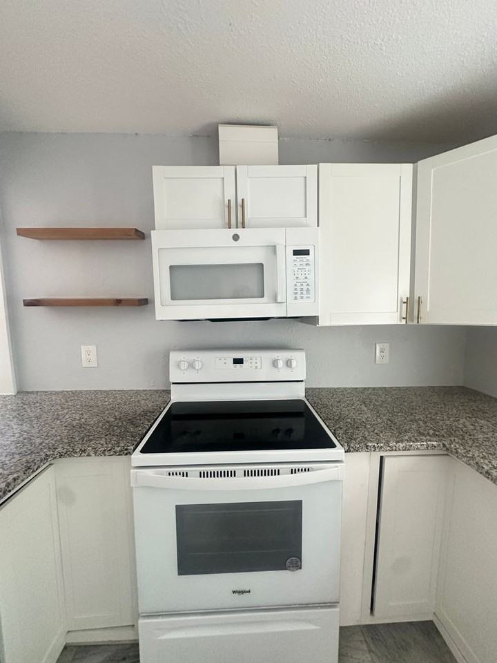 410 Glover Avenue - Photo 4 of 24