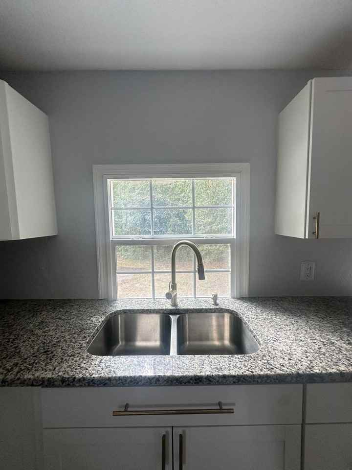 410 Glover Avenue - Photo 6 of 24