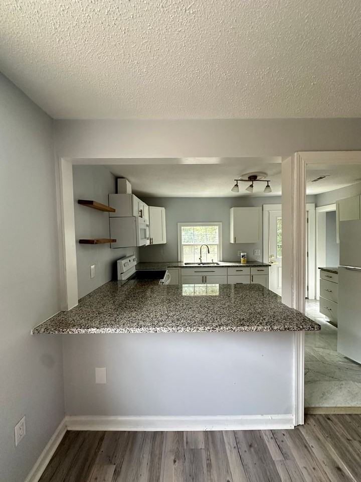 410 Glover Avenue - Photo 7 of 24