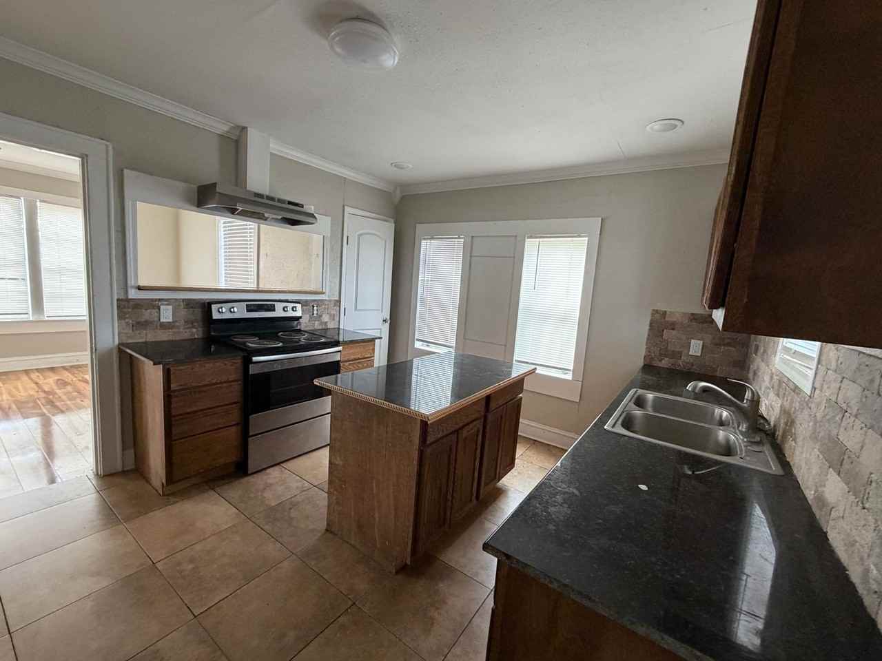 2240 Pin Oak Circle - Photo 3 of 10