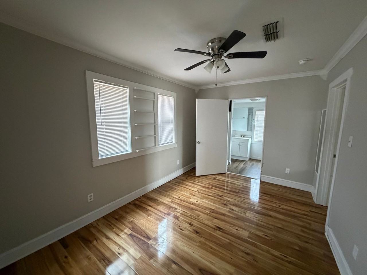 2240 Pin Oak Cir - Photo 5 of 10