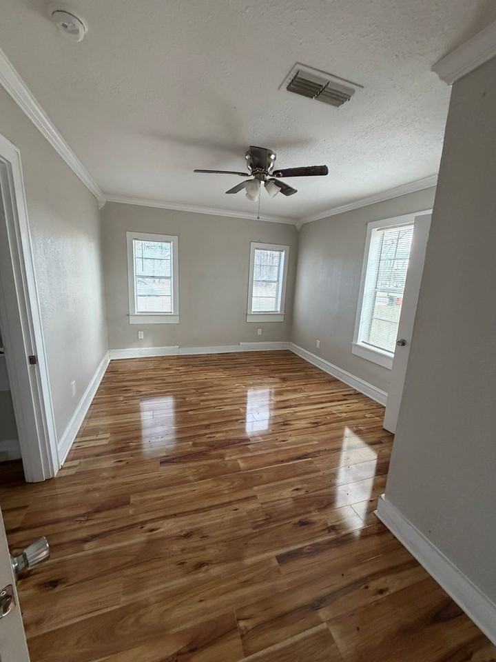 2240 Pin Oak Cir - Photo 7 of 10