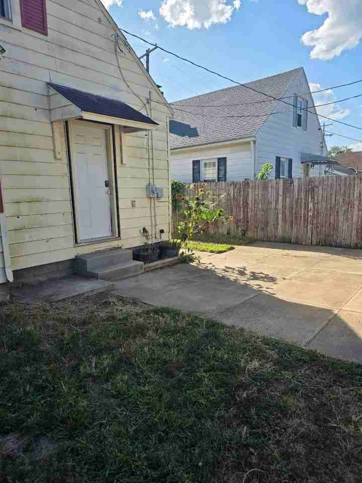 665 North High Street - Photo 5 of 7