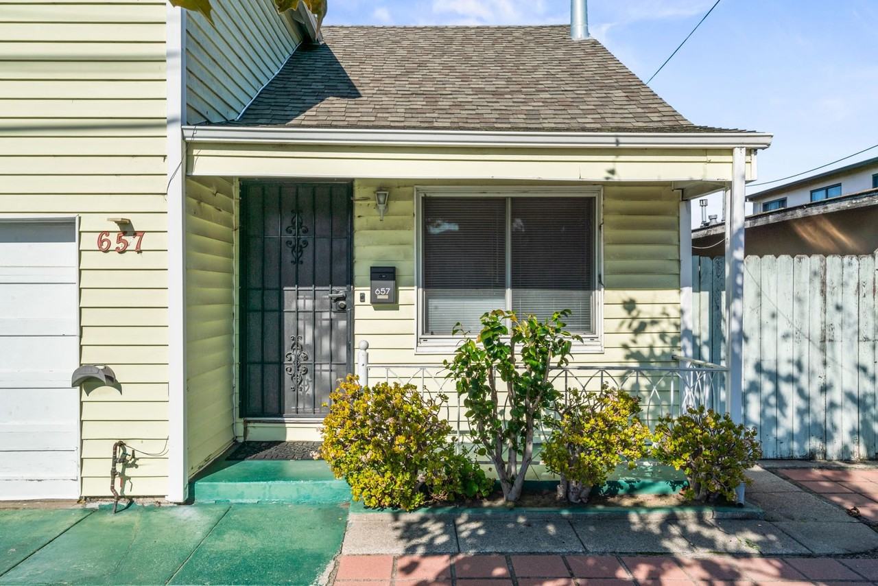 657 Pine Street - Photo 3 of 34