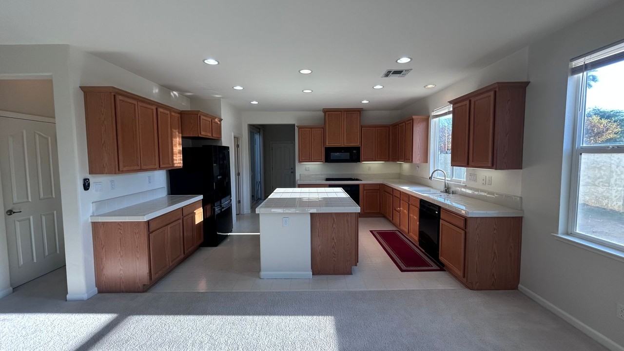 1146 Cabanel Ln - Photo 4 of 21