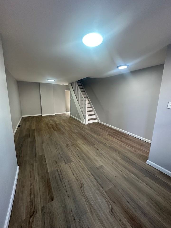 2210 Greenwich Street - Photo 3 of 11