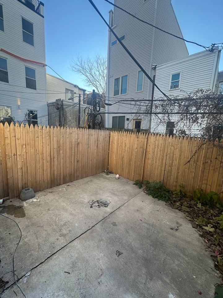 2210 Greenwich Street - Photo 6 of 11