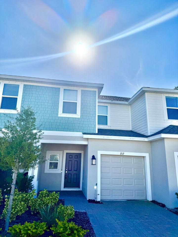 212 River Front Way - Photo 2 of 32