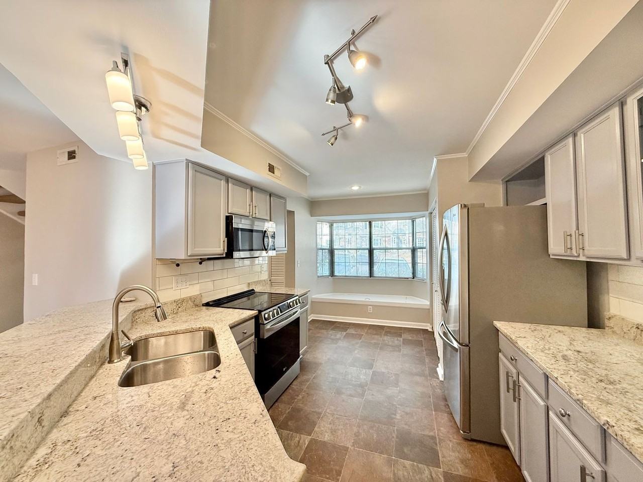 7704 Falcon Rest Cir - Photo 2 of 26