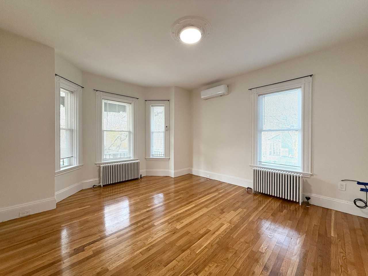 60 Park St - Photo 5 of 19