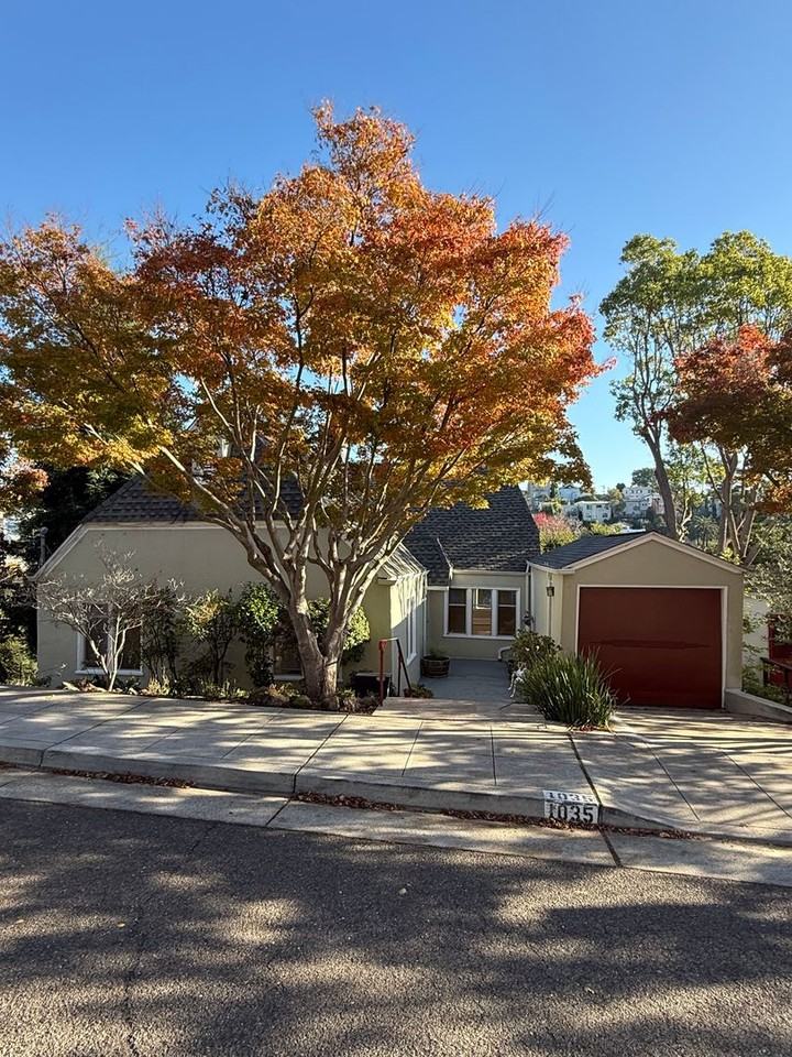 1035 Underhills Rd - Photo 2 of 33