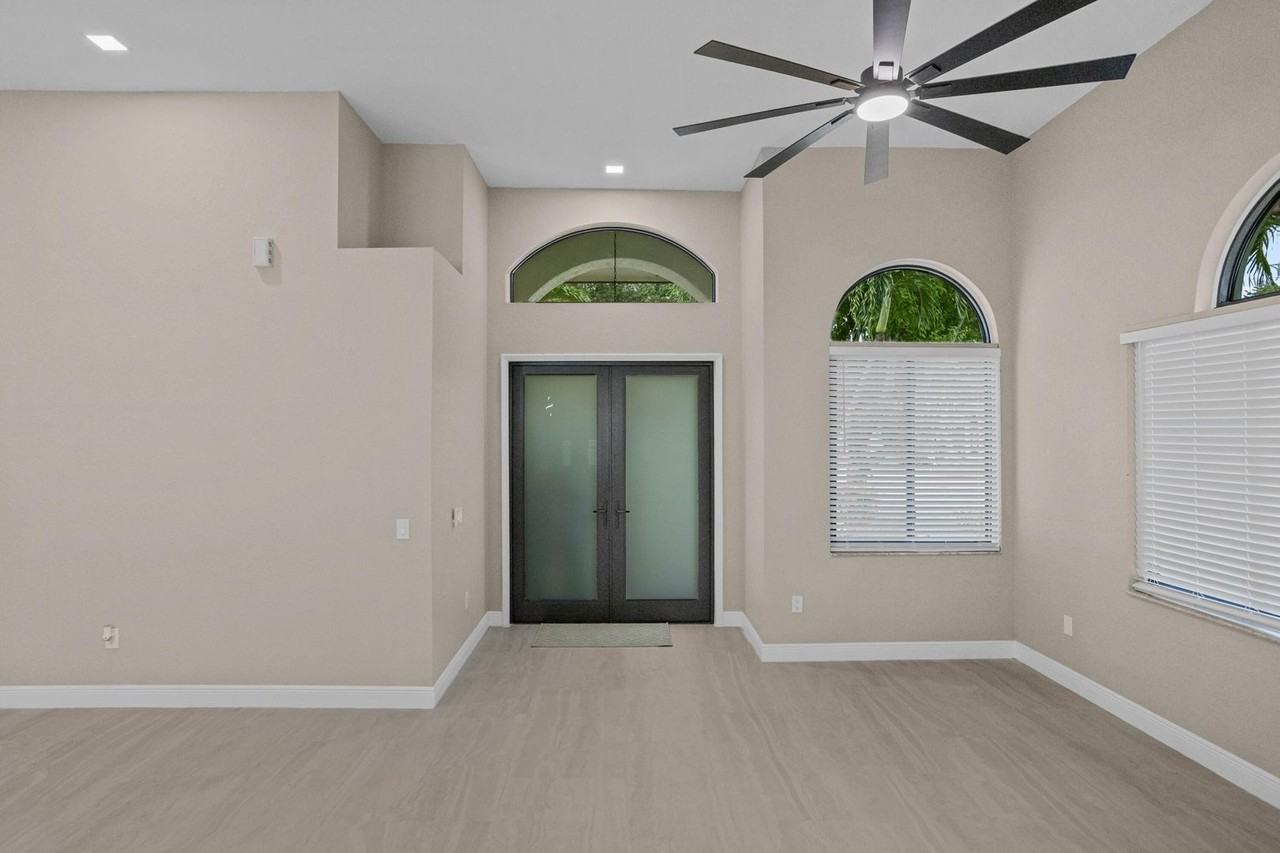 8985 Nw 45th Ct - Photo 5 of 33