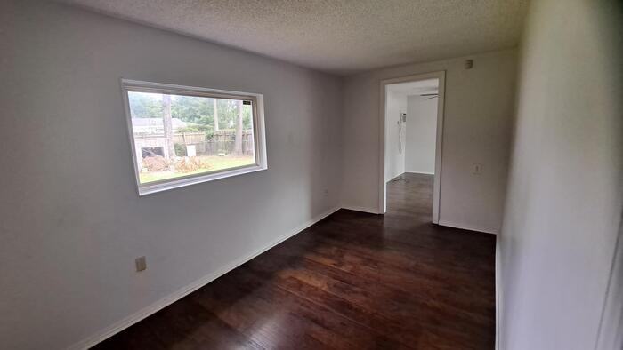 8505 Lyn Ave - Photo 6 of 18