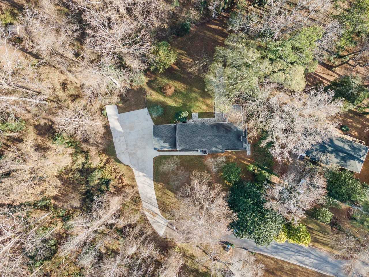 6323 Caroline Ct - Photo 4 of 35