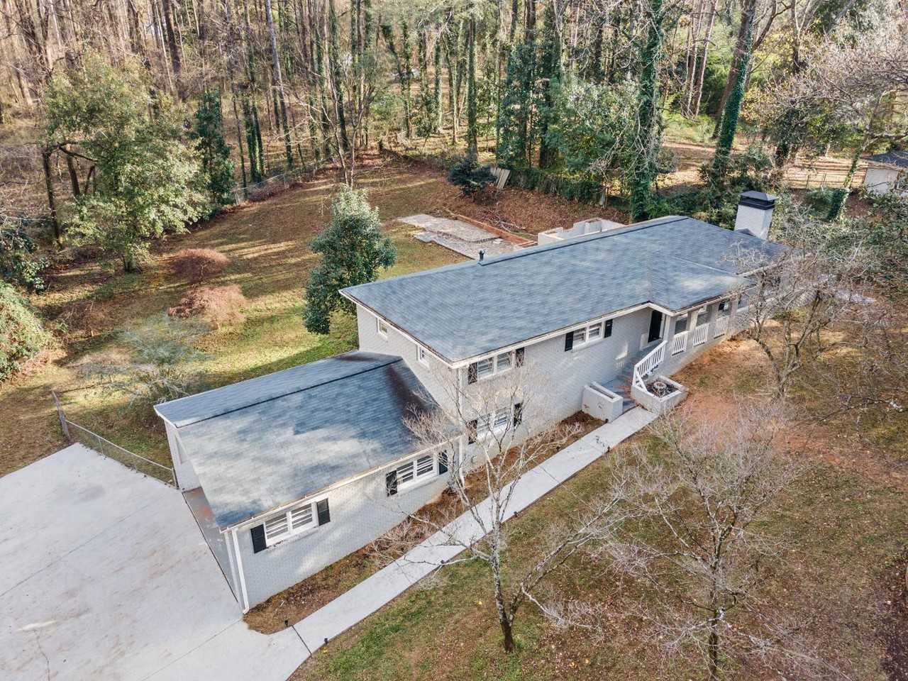 6323 Caroline Ct - Photo 6 of 35