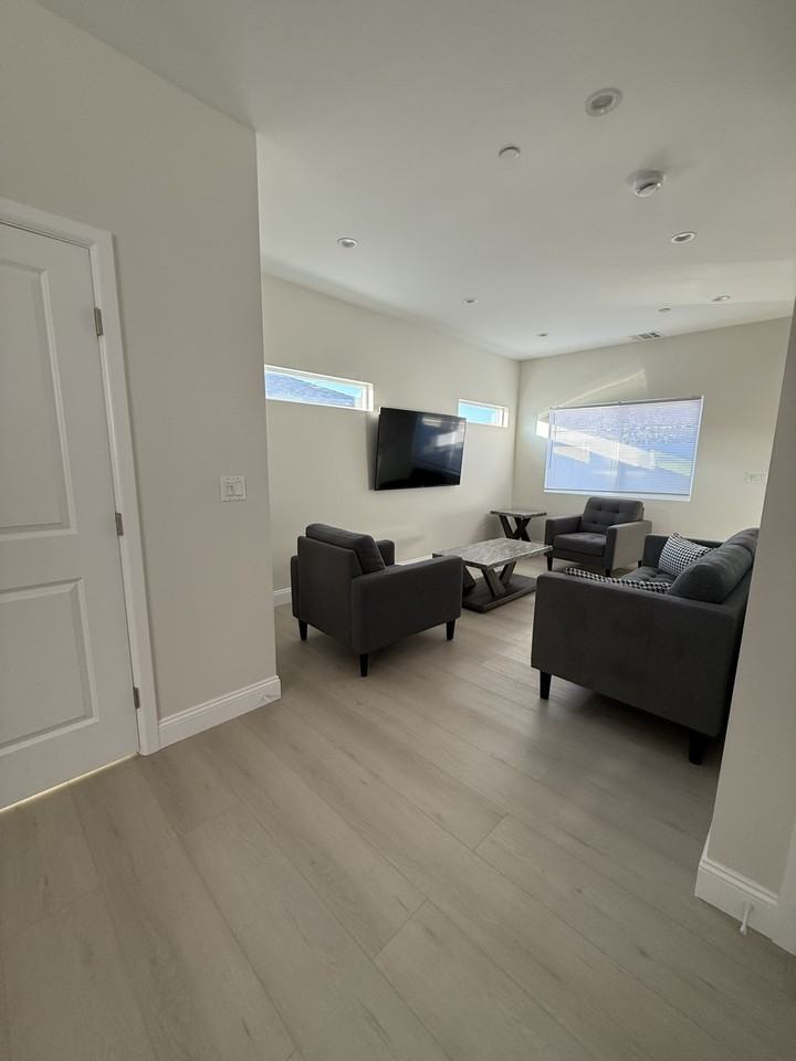 10743 Saticoy Street - Photo 6 of 23