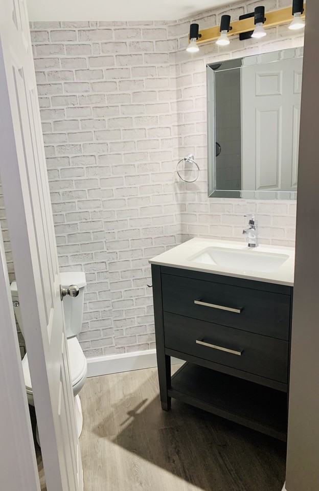 Bay St - Photo 7 of 11