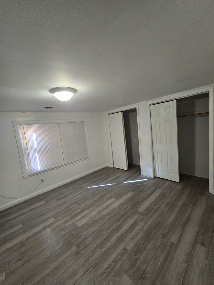 246 St John Drive - Photo 7 of 17