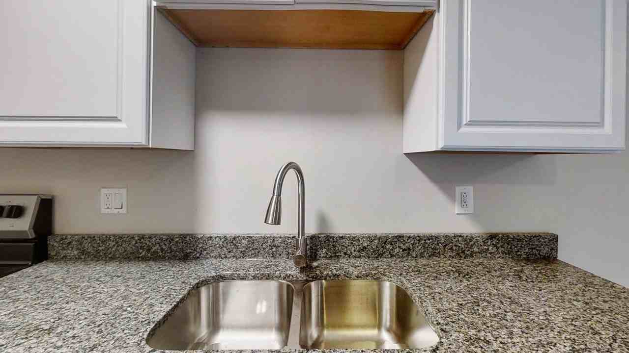 Newly Renovated 3 Bedrooms! - Photo 5 of 19