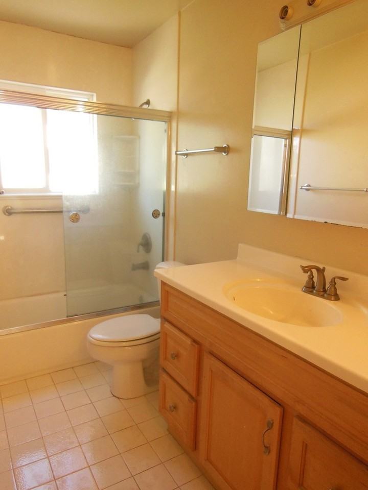 1963 Woodside - Photo 4 of 17