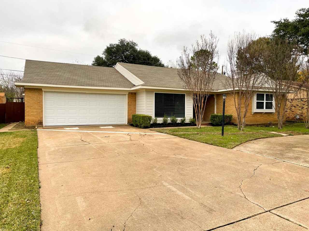 1011 Sam Hill St - Photo 2 of 27
