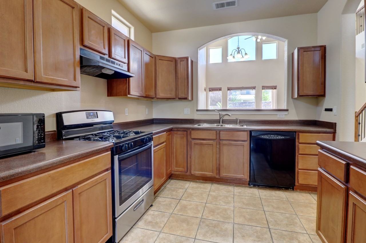 2484 Gila Bend Loop - Photo 3 of 33