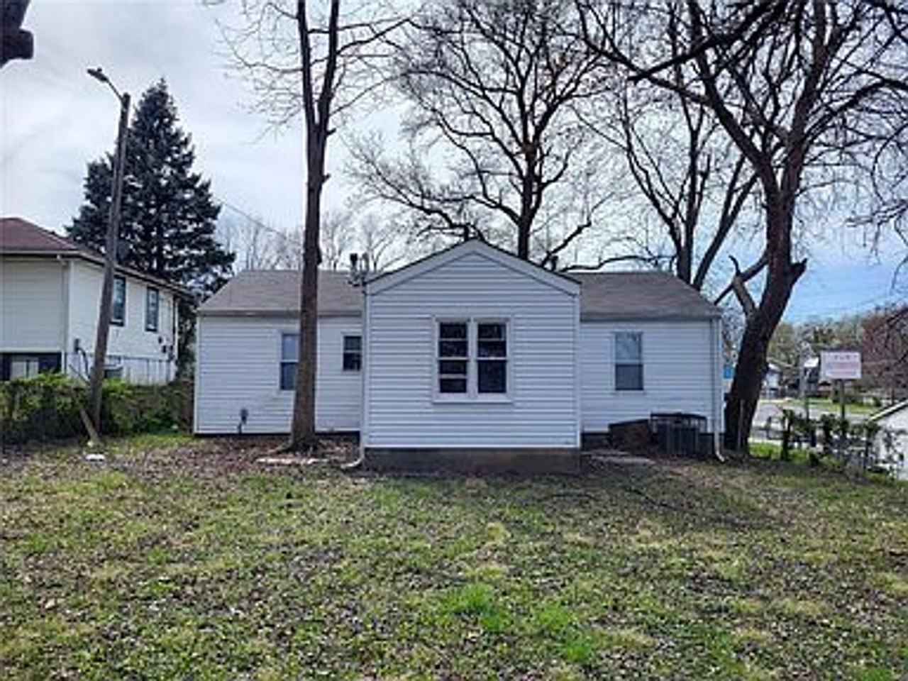 6156 Jackson Ave - Photo 3 of 18