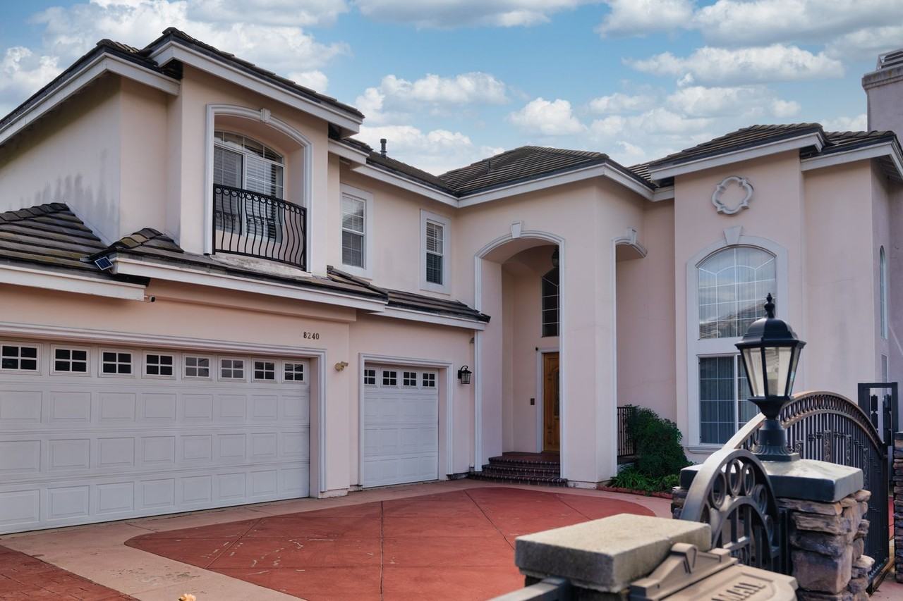 8240 Sheffield Rd - Photo 3 of 37