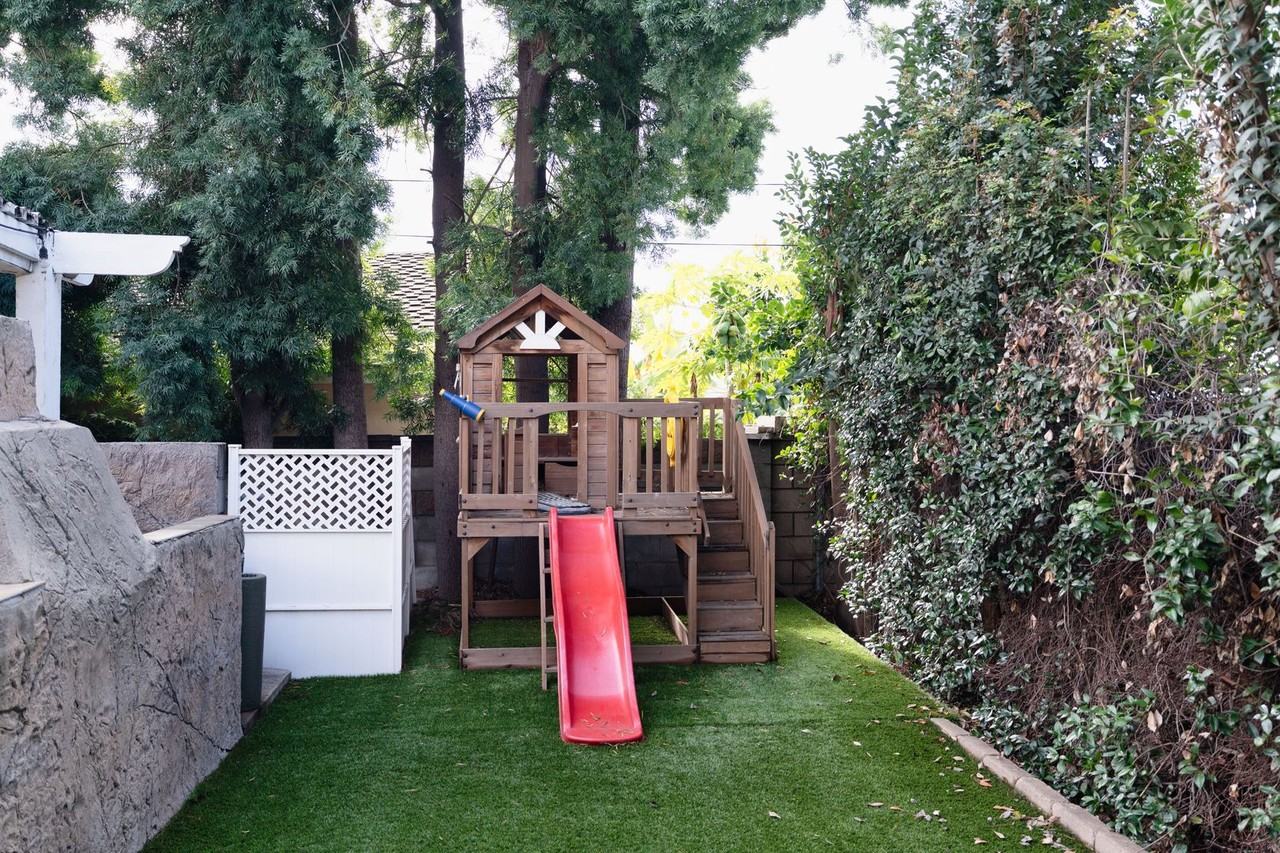 8240 Sheffield Rd - Photo 7 of 37