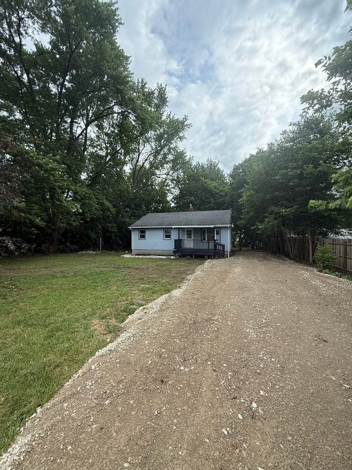 1068 Hedges Road - Photo 2 of 9