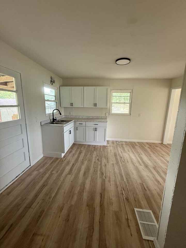 1068 Hedges Road - Photo 5 of 9