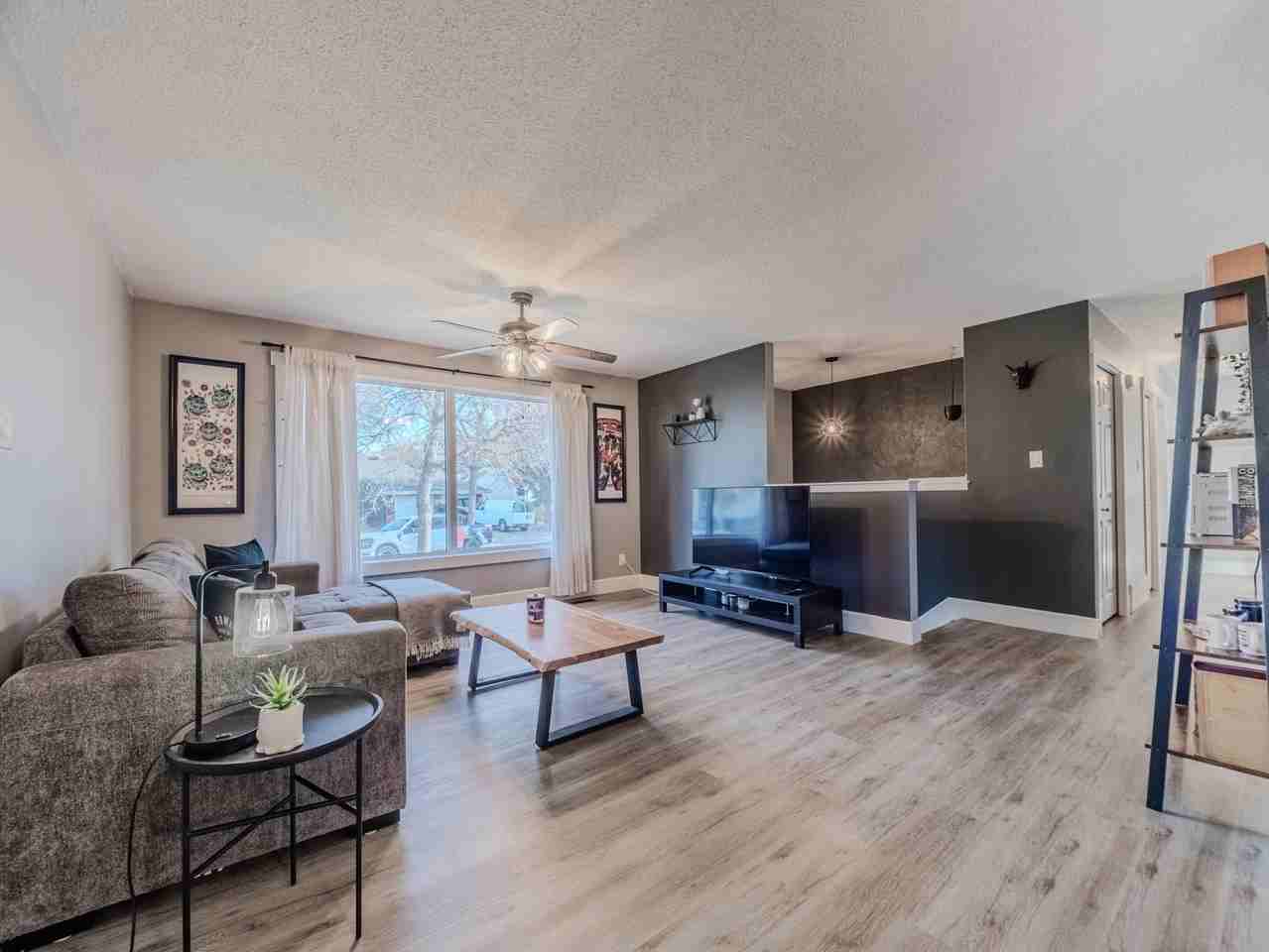 11 Falcon Crescent - Photo 4 of 19