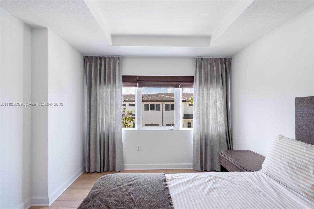 5025 Southwest 37th Street - Photo 4 of 5