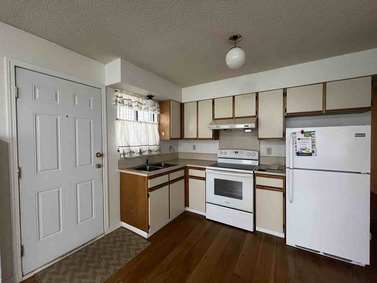 3325 East 28th Avenue - Photo 3 of 7