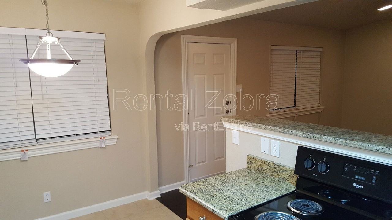 2939 Longmeade Dr - Photo 3 of 37