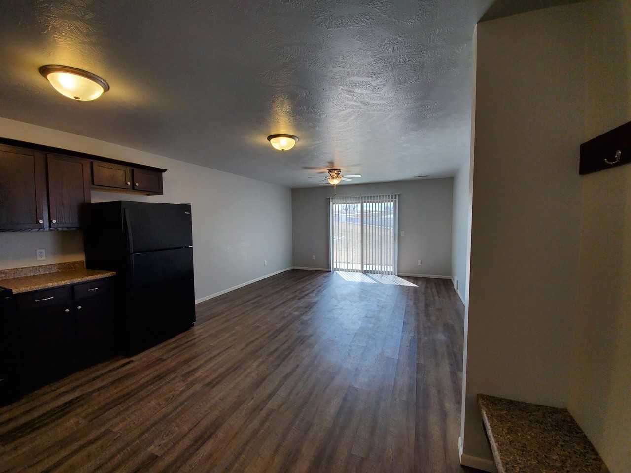 404 N Sioux Blvd #3 - Photo 6 of 11