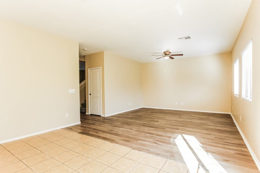 16115 N 168th Ave - Photo 7 of 17