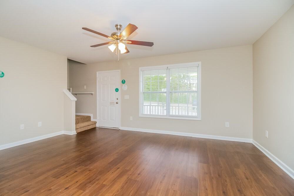 1476 Priestshore Bay - Photo 4 of 17