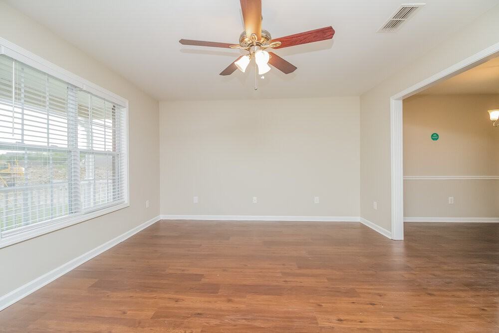 1476 Priestshore Bay - Photo 5 of 17