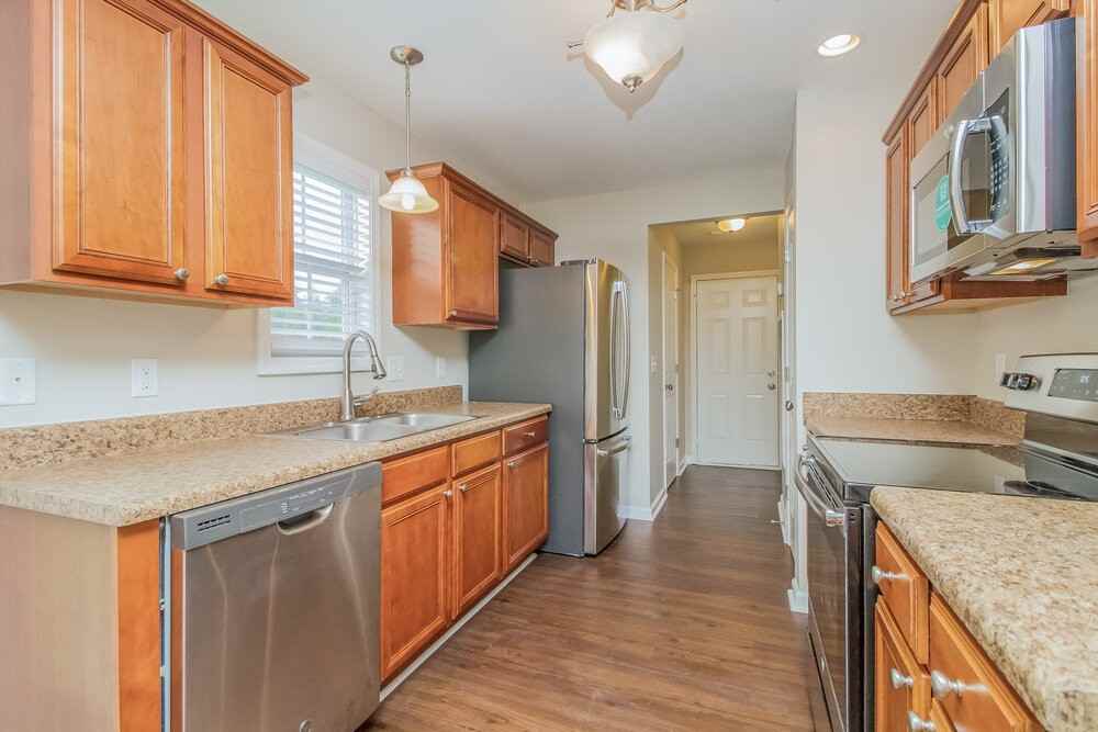 1476 Priestshore Bay - Photo 7 of 17