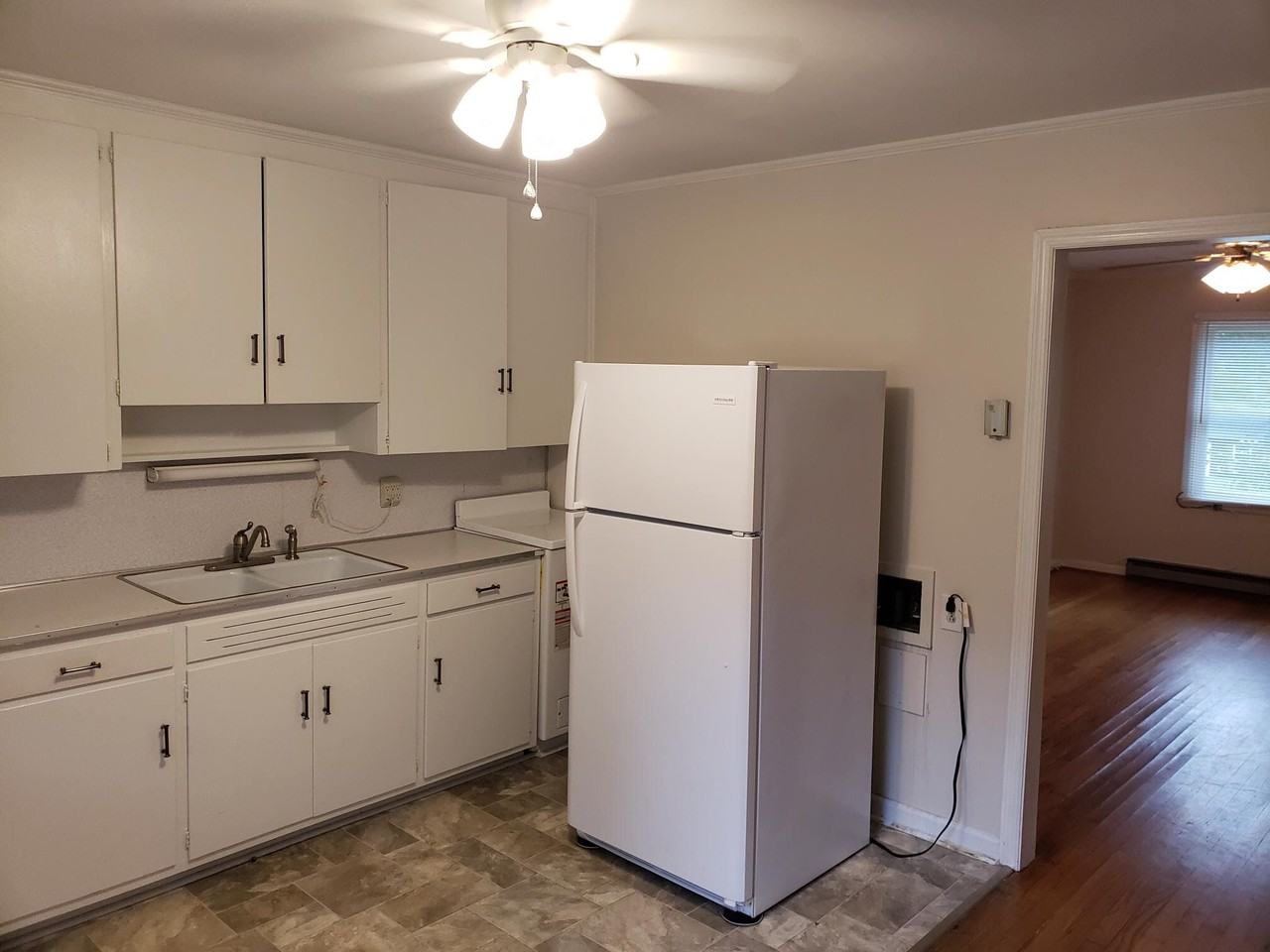 421 Banks St #A - Photo 6 of 7