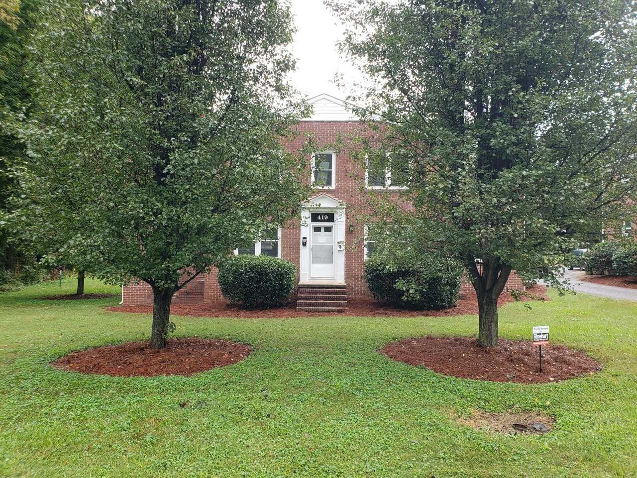 421 Banks St #A - Photo 2 of 7