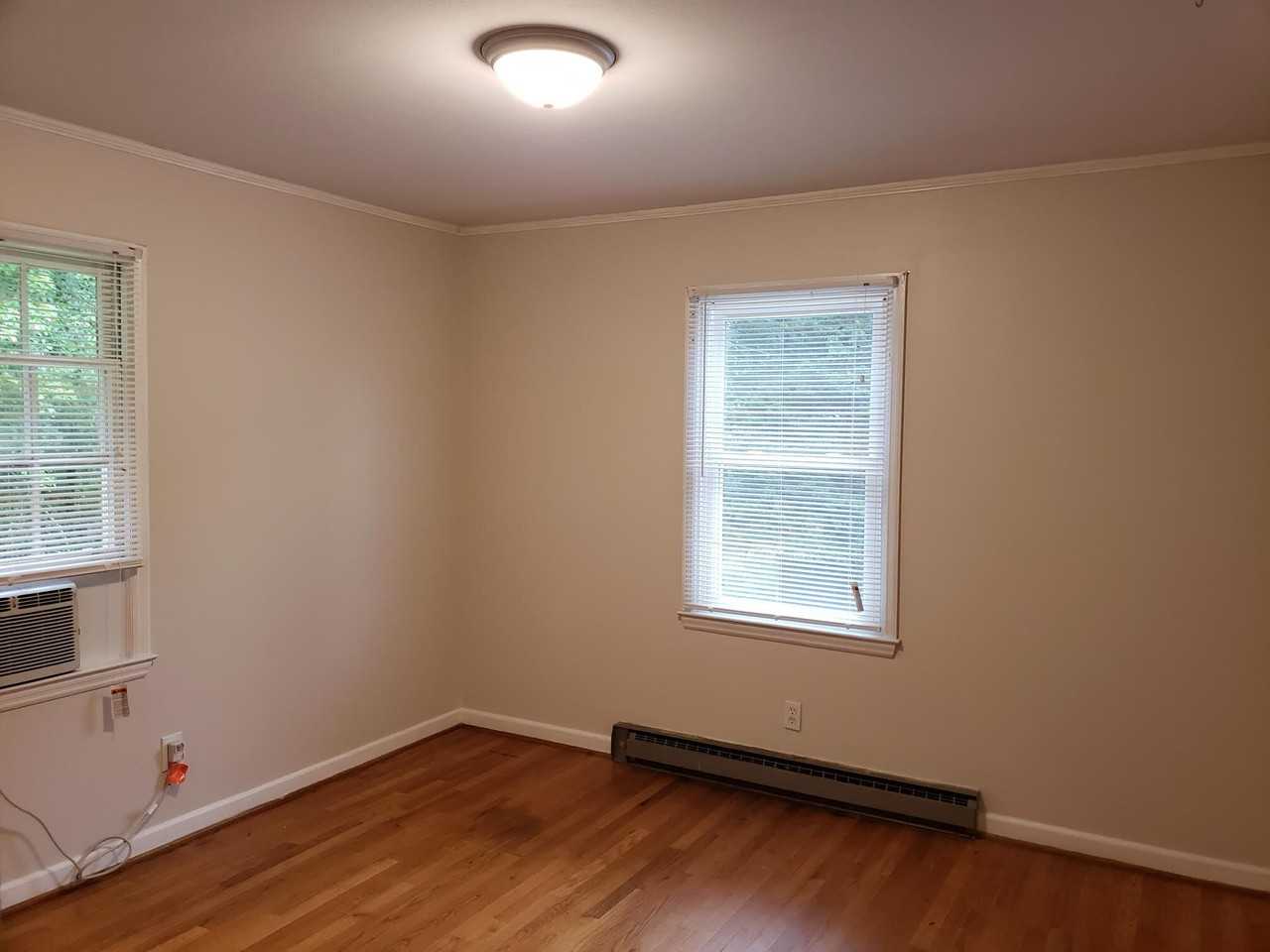 421 Banks St #A - Photo 4 of 7