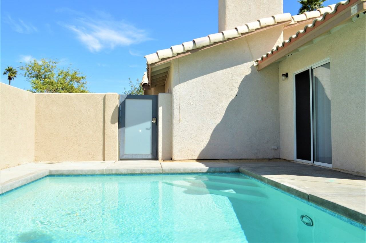 51555 Eisenhower Dr - Photo 5 of 30