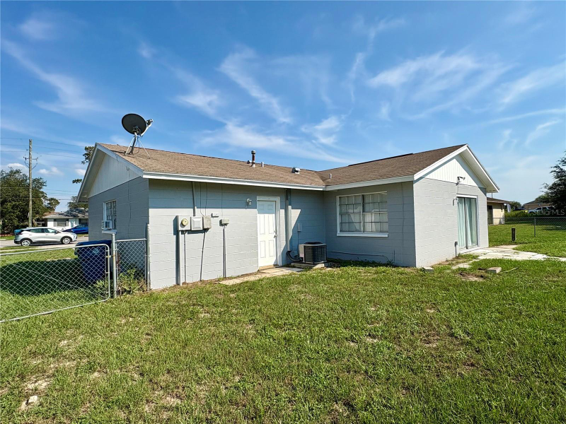 5389 Mariner Boulevard - Photo 2 of 20