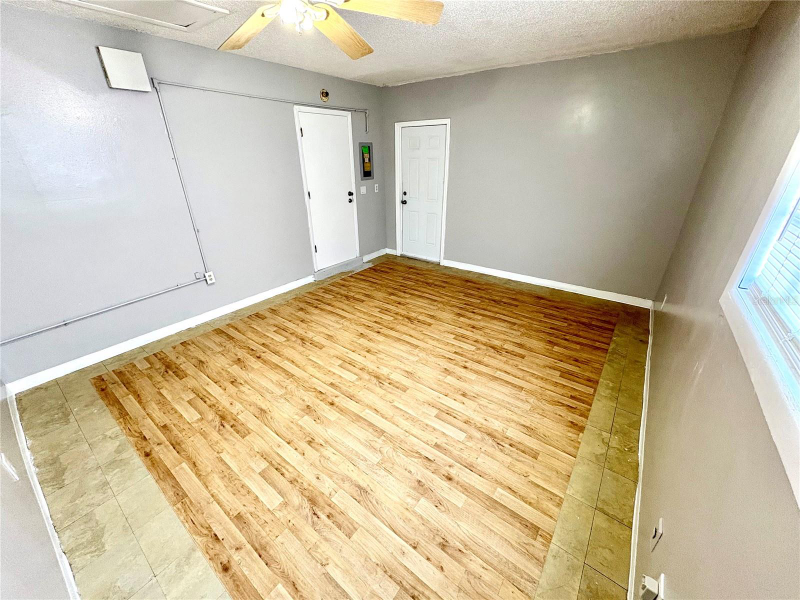 5389 Mariner Boulevard - Photo 5 of 20