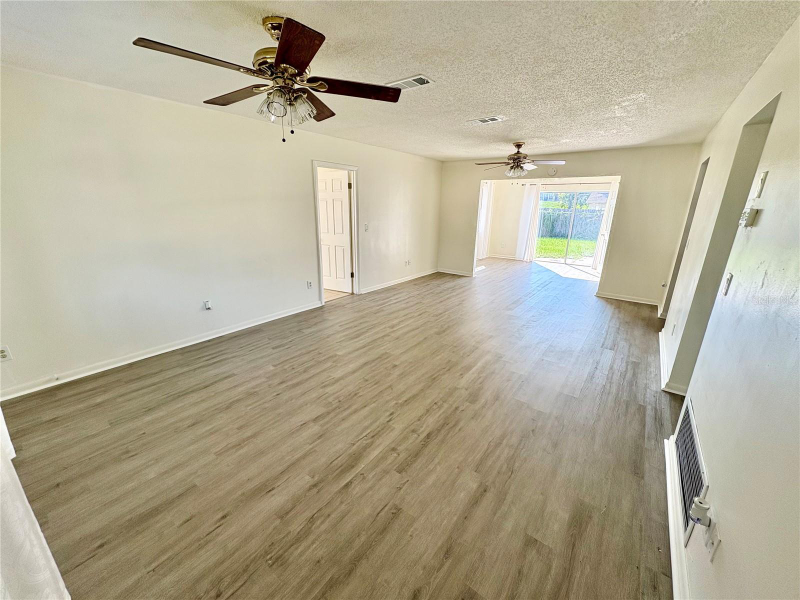 5389 Mariner Boulevard - Photo 7 of 20