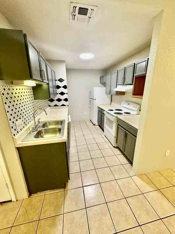 4313 Covenant Ct - Photo 3 of 13